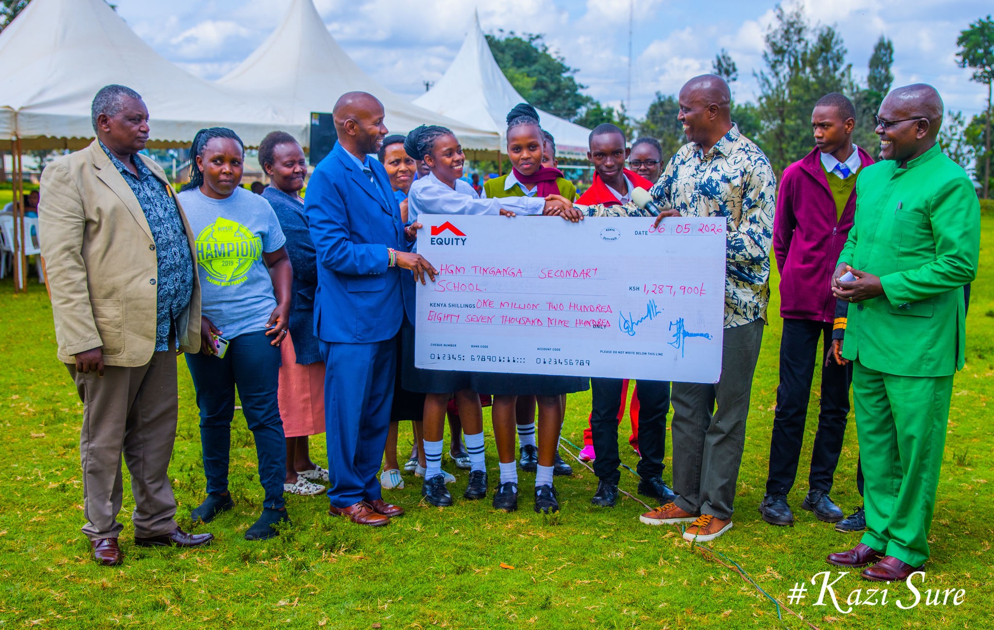 Group photo with cheque